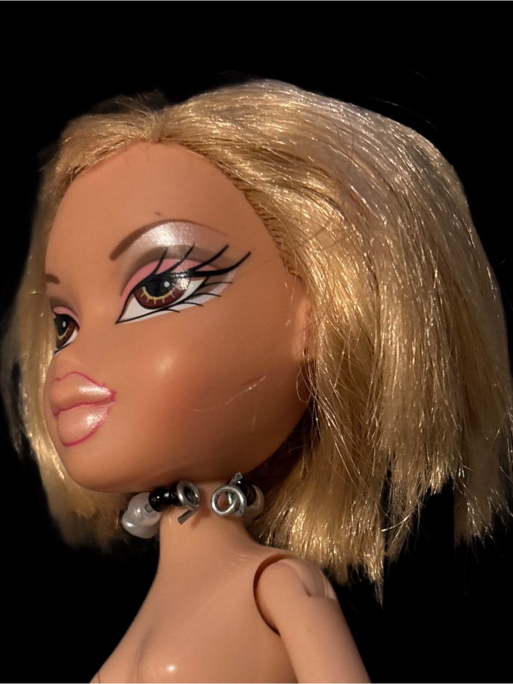 2001 Bratz Original Chloe Blonde Fashion Doll with Pink Makeup - Picture 4 of 13